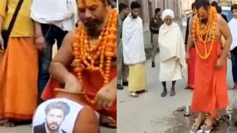 Ayodhya Seer Who Threatened To Burn Shah Rukh Khan Alive Performs His