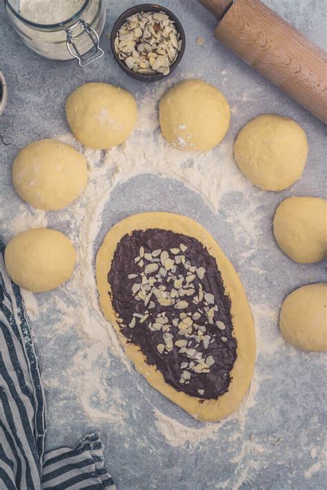 Babka Hefezopf Br Tchen Mit Nuss Nougat Creme Und Haselnuss