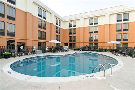 Comfort Inn & Suites Newark - Wilmington Pool Pictures & Reviews ...