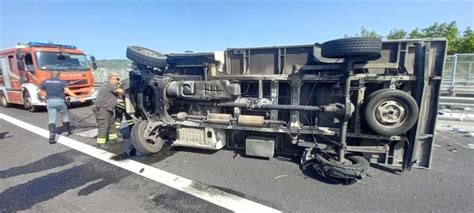 Le Foto Dell Incidente In Autostrada A Rometta Giornale Di Sicilia