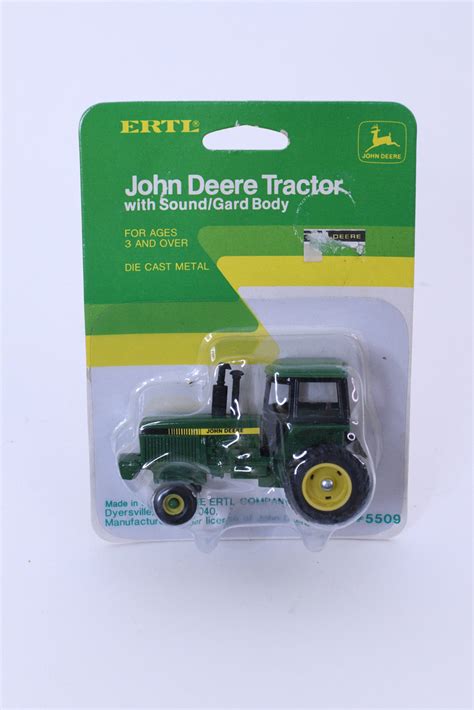 1/64 John Deere 4450 - Windy Hill Farm Toys