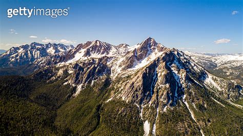 Mcgown Peak Close Up With Blue Sky And Snow And Green Forest 이미지