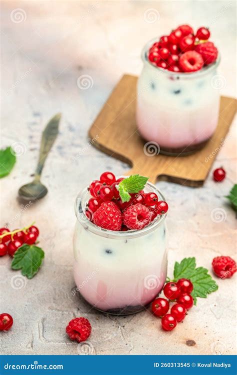 Framboise Dessert Cheesecake Trifsouris En Verre Parfait De Granola De