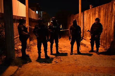 Homens armados matam 13 policiais durante patrulha no México Jornal