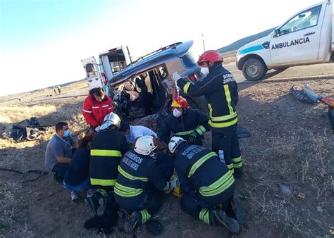 Una Mujer Murió En Un Choque Frontal Entre Un Colectivo Y Una Camioneta