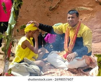 hindu pandit royalty  images stock  pictures