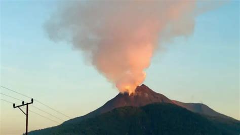 Gunung Lewotobi Laki Laki Naik Ke Level Awas Aktivitas Vulkanik