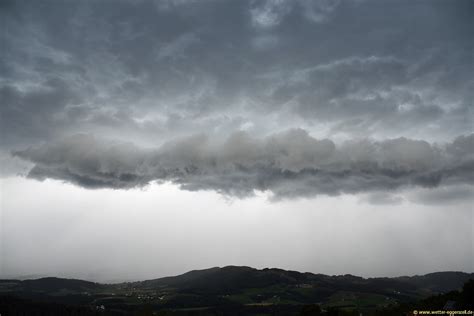 Kr Ftige Gewitterlinie Mit Shelfcloud