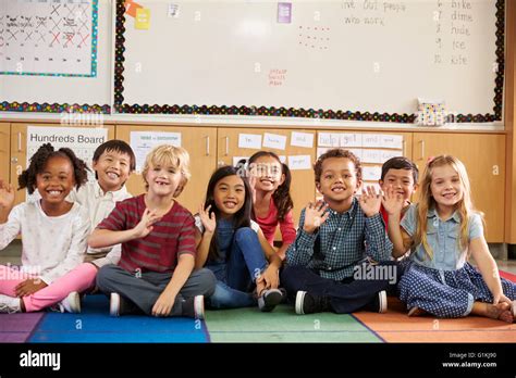 Elementary school kids sitting on classroom floor Stock Photo - Alamy