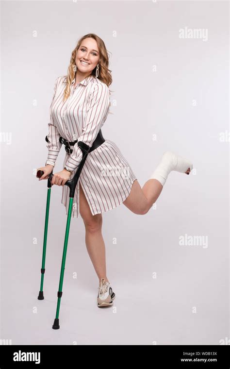 Pretty Woman Cast Foot Crutches Hi Res Stock Photography And Images Alamy