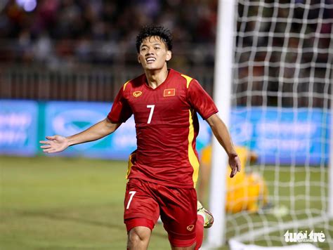 Vietnam thump Singapore in int’l football friendly | Tuoi Tre News