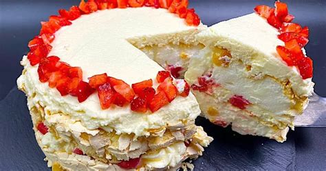 Torta Decorada Para Hacer En 5 Minutos Con Crema Y Frutillas Raza