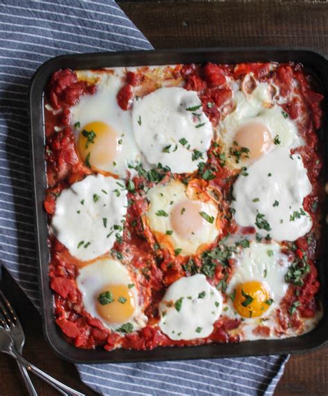 Eggs in Purgatory with Garlic Bread - thekittchen