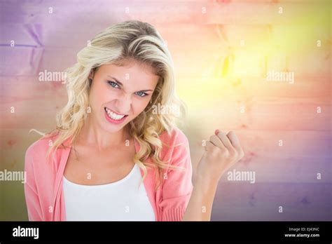 Jeune blonde Banque de photographies et dimages à haute résolution Alamy