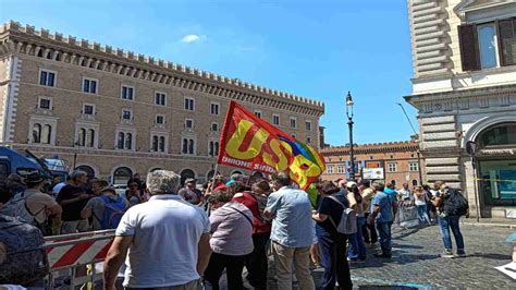 Protesta Dei Tirocinanti A Roma L Attacco Del Sindacato Bloccati E