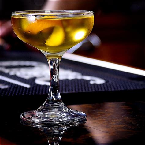 Chrysanthemum | AwesomeDrinks Cocktail Recipes