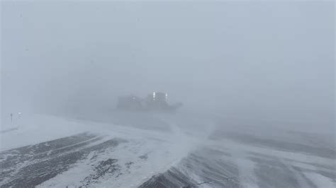 Buffalo Airport Crews Scramble To Clear Runways Youtube