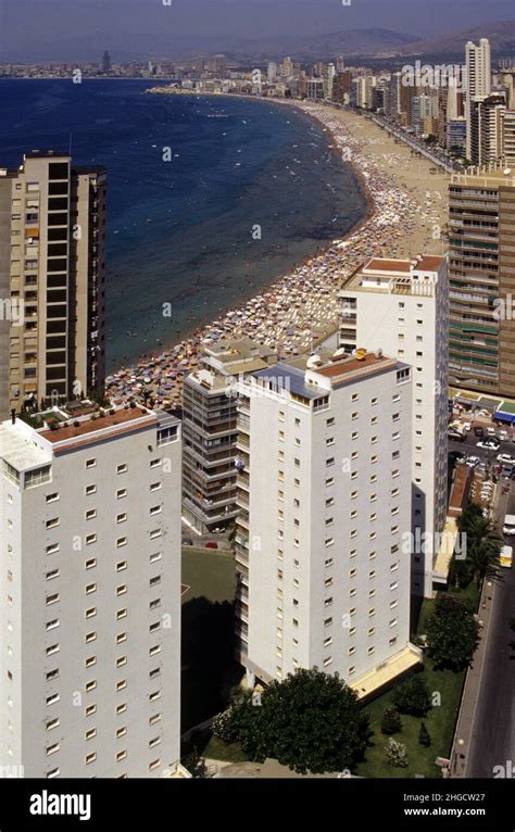 HOLIDAYS IN SPAIN BENIDORM crowd tourism Stock Photo - Alamy