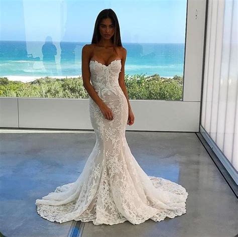 Sleeveless Mermaid Lace Wedding Dress V Neck Sweep Train Prom Dress