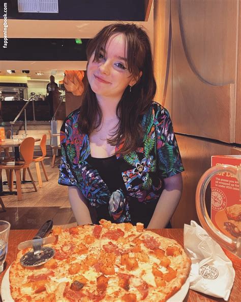 Laura Anne Lauraartea Nude OnlyFans Leaks Fappening FappeningBook