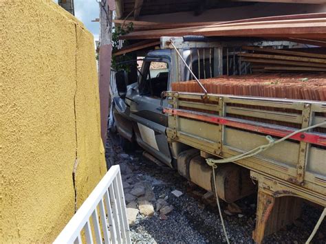 PENDÊNCIAS RN Caminhão perde o freio e invade casa no interior do RN