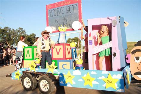 Homecoming Float Success – Vandegrift Voice