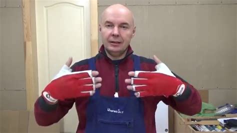 Как приклеить зеркало. Зеркальная дверь распашная для мебели. - YouTube