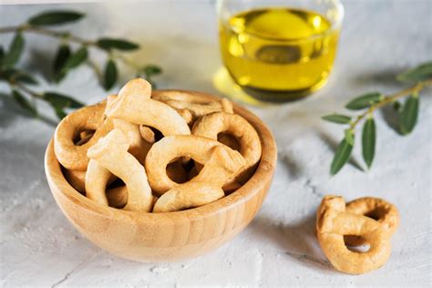 Taralli Pugliesi Bolliti Friabili Ricetta Tradizionale Al Vino Bianco