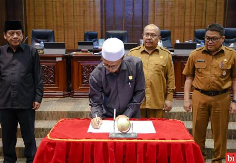 Dprd Sumbar Sahkan Perda Pajak Daerah Dan Retribusi Begini Penjelasan