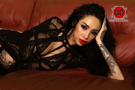 Galerie De Photos Porno Sensual Lady Vampire Kitzia Su Rez Pornhat