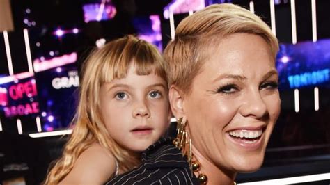 Willow Sage Hart 10 Cosas Que Debes Saber Sobre La Hija De Pink Fotos Y Videos Billboard