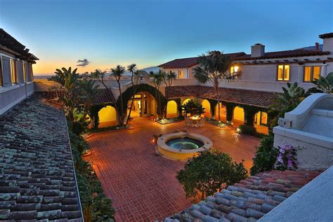 82132 Mission Ridge Courtyard From Above W View