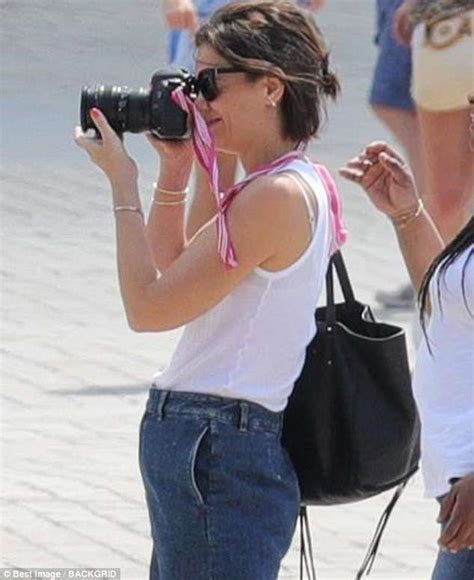 Katie Holmes Goes Sightseeing With Daughter Suri In Paris Daily Mail Online