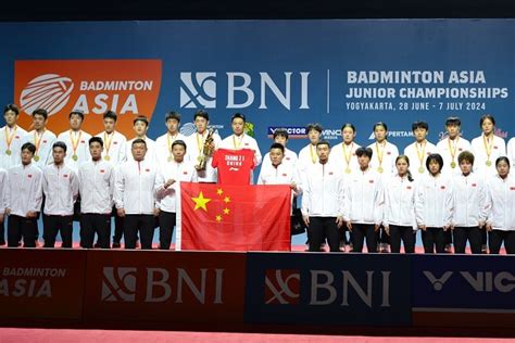 Penuh Haru China Bawa Jersey Zhang Zhi Jie Ke Podium Juara Badminton