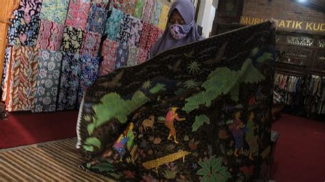 Indahnya Batik Cerita Rakyat Kretek Karya Perajin Asal Kudus