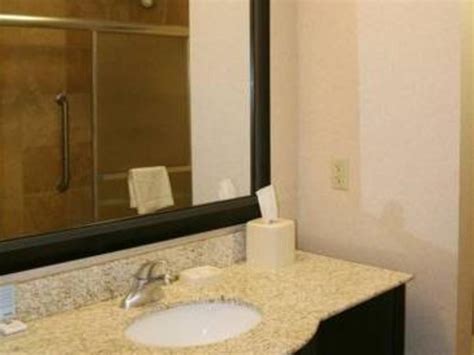 Hampton Inn And Suites Omaha Downtown in Omaha (NE) - Room Deals ...