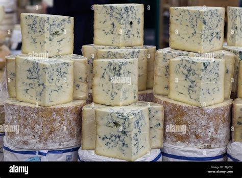 Colston Bassett Blue Stilton Cheese Stock Photo Alamy