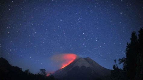 UPDATE Gunung Merapi 13 Agustus 2021 15 Kali Guguran Lava Pijar Jarak