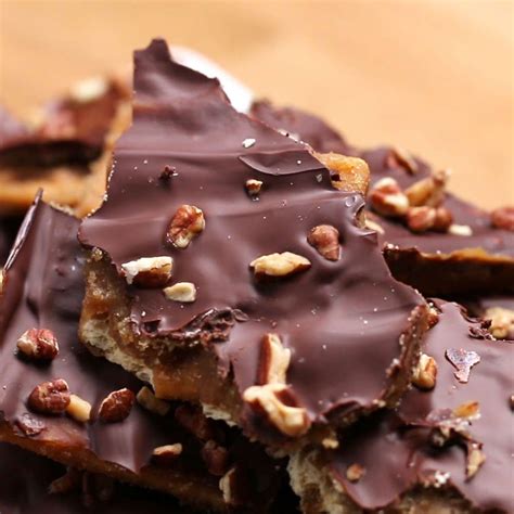 Cracker Candy Recipe By Tasty Recipe Desserts Yummy Food Candy