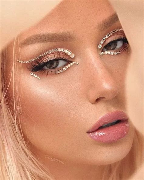 Rhinestone Eye Make Up Is Still Catching Everyone S Eye Hype Malaysia