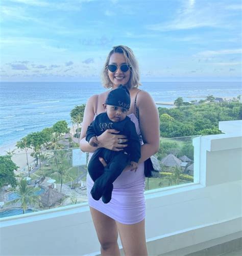 Hot Sexy Kimmy Yang Bikini Pics