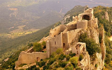 Discover the Majestic Château de Puilaurens, Standing Tall for Over 800 ...