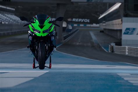 Kawasaki Ninja ZX-25R Debuts, 50hp & Cheaper Than We Thought - Asphalt & Rubber