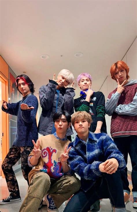 Xdinary Heroes, "Strawberry Cake" Müzik Videosunda Retroyu Sallıyor ...