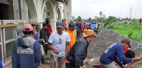 Infopublik Warga Di Agam Sumbar Gotong Royong Renovasi Masjid