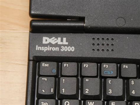 Dell Inspiron 3000 - Clous