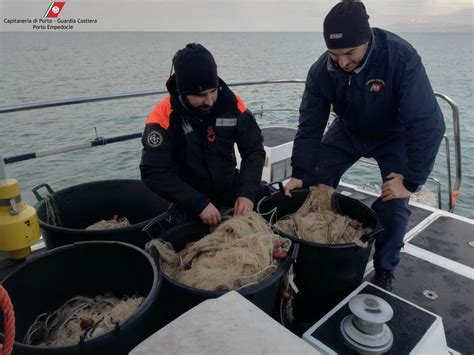 Pesca Illegale La Guardia Costiera Sequestra Metri Di Reti Non