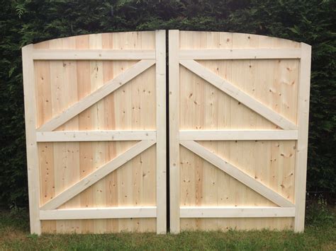 12 Foot Span Wooden Driveway Gates – E Timber Products