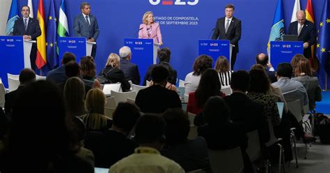 La UE y América Latina ponen la primera piedra en el Ecofin de Santiago para una catedral