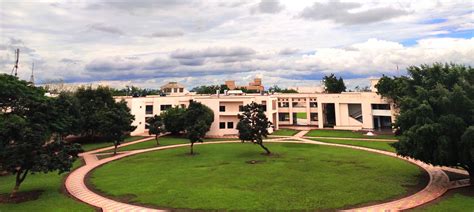 IIM Indore : Admission 2024, Courses, Fees, Placement, Cut Off